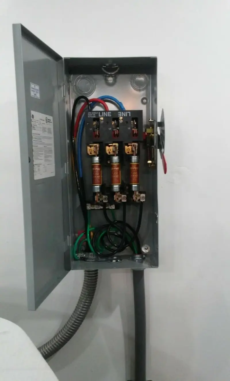 Three-phase disconnect switch installed for Smoke Detector Installation in Floral City
